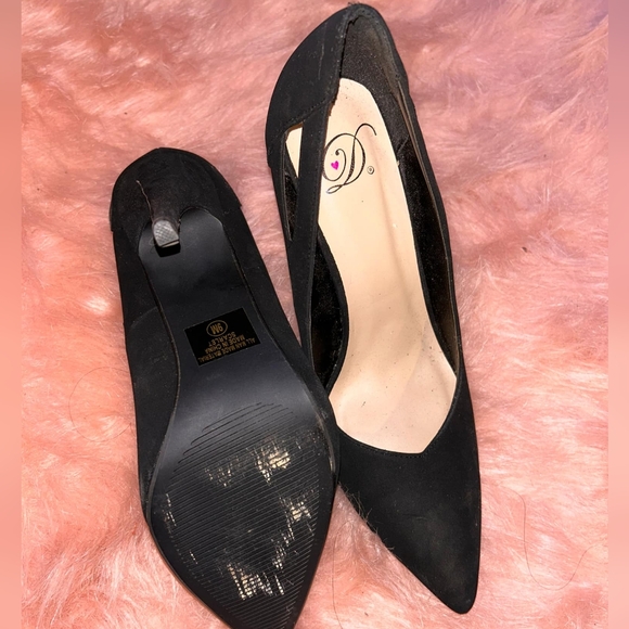 Black heels - Picture 3 of 3